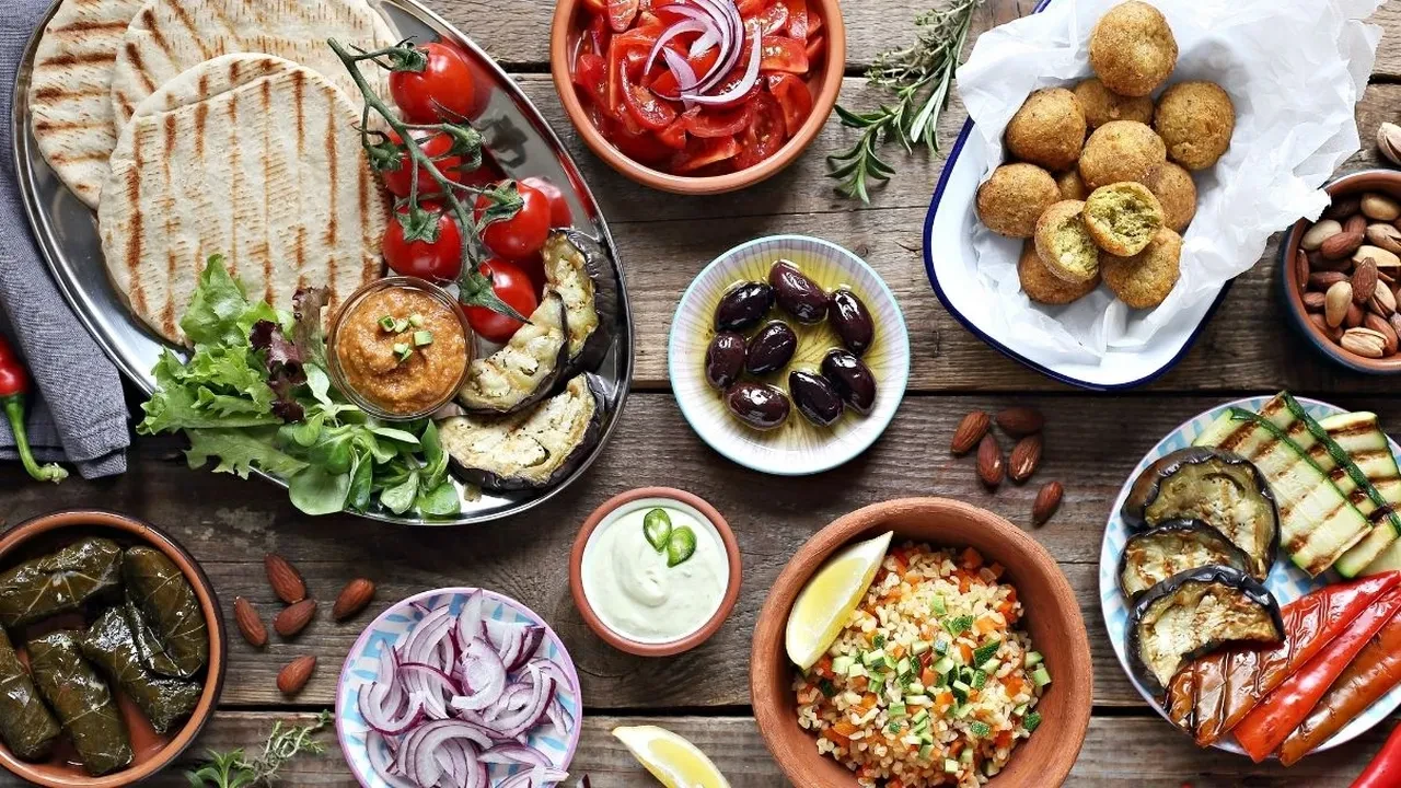 Davet masasında herkesin tarifini isteyeceği, yapımı sadece 20 dakika süren estetik meze çeşitleri!