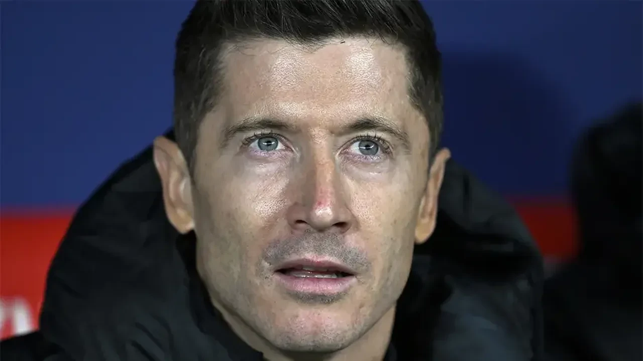 Fenerbahçe'de Lewandowski bilinmezliği çözüldü! Yıldız golcü son kararını verdi