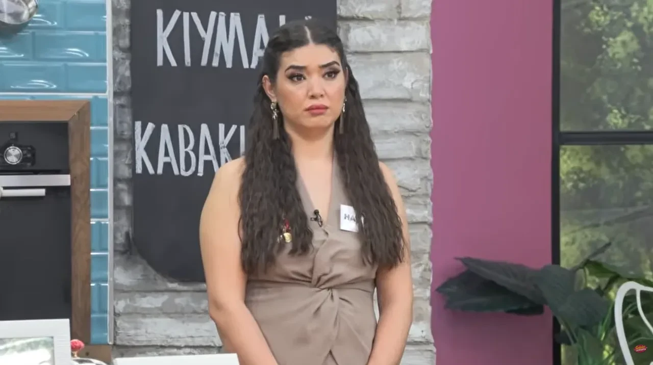 Gelinim Mutfakta Tuğba ve Hüseyin Hanım arasında gerilim! Boş teneke gibi tıngırdıyorsun