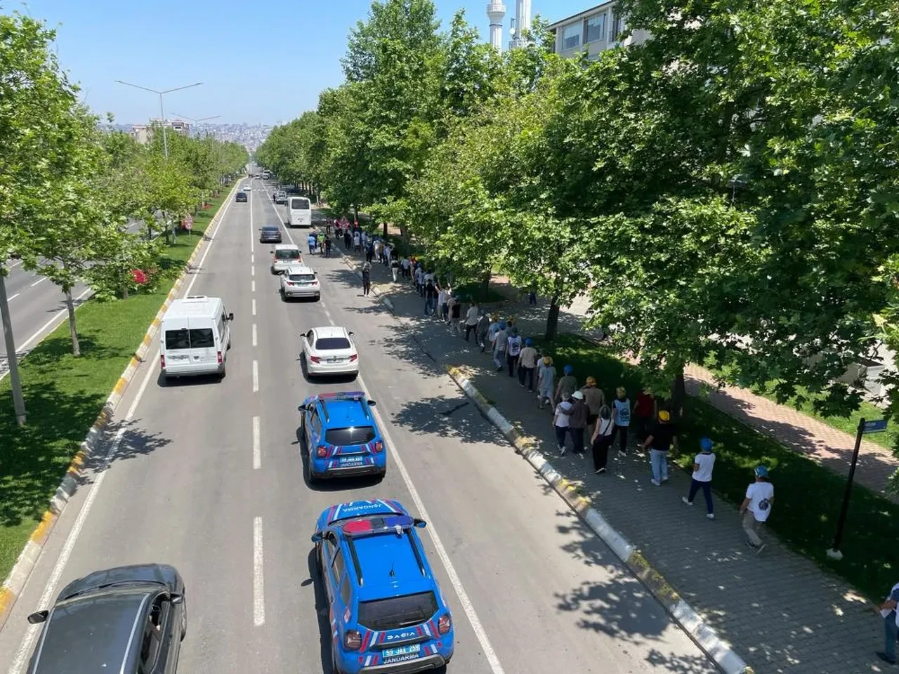 Haklarını alamayan maden işçilerinin eyleminde gerginlik çıktı