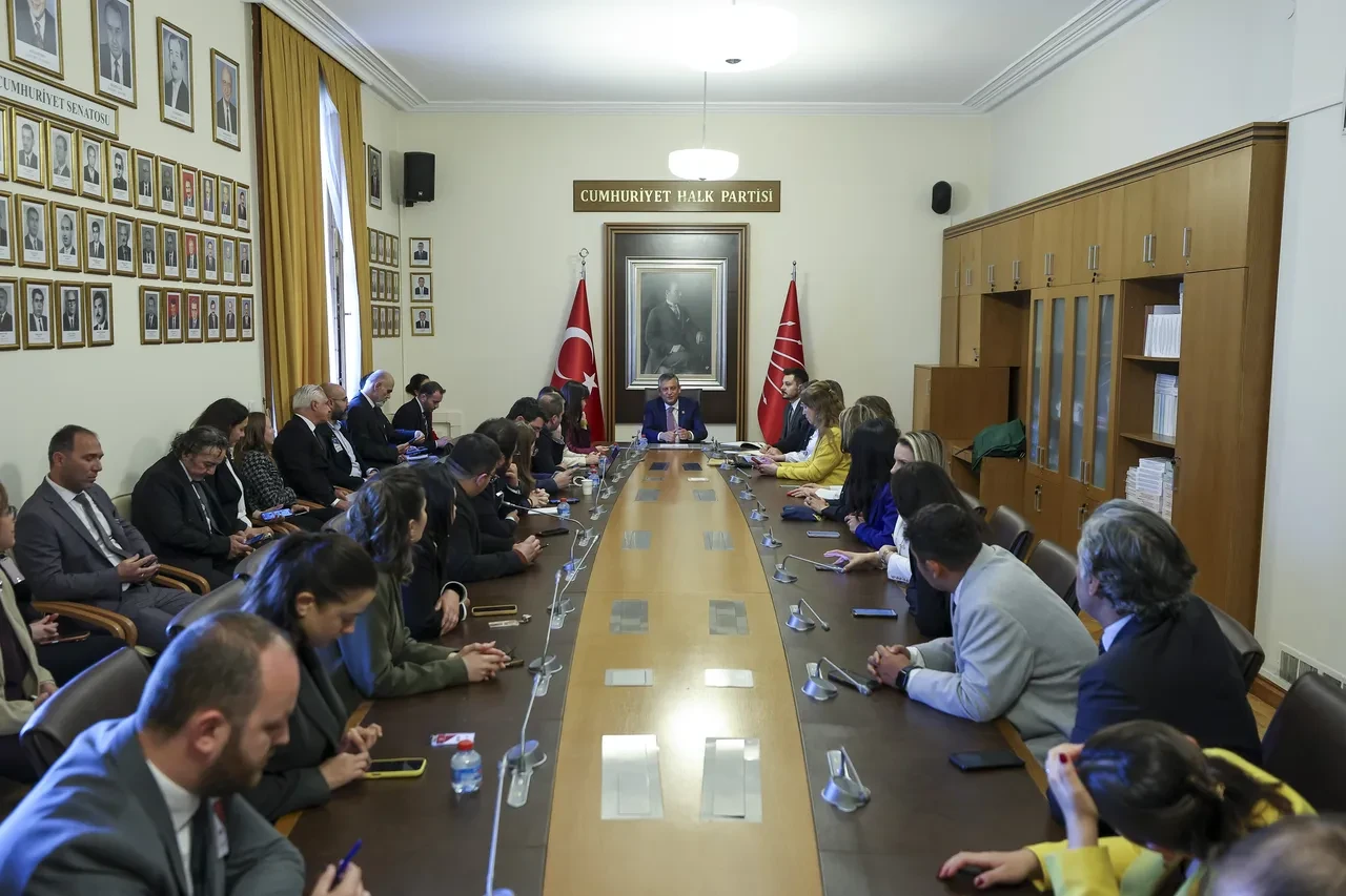 Özgür Özel'den yeni parti itirafı! Ekrem İmamoğlu'nu şoke edecek adaylık çıkışı