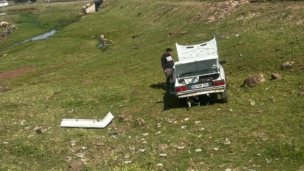 Şanlıurfa’da korkutan kaza! Kaza yapan otomobil şarampole uçtu