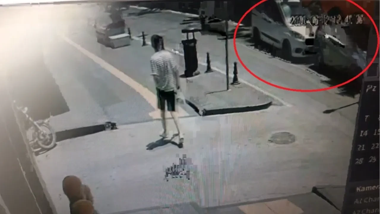 Trafikte dalgınlık pahalıya patladı! Kırmızı ışıkta duran araca çarptı