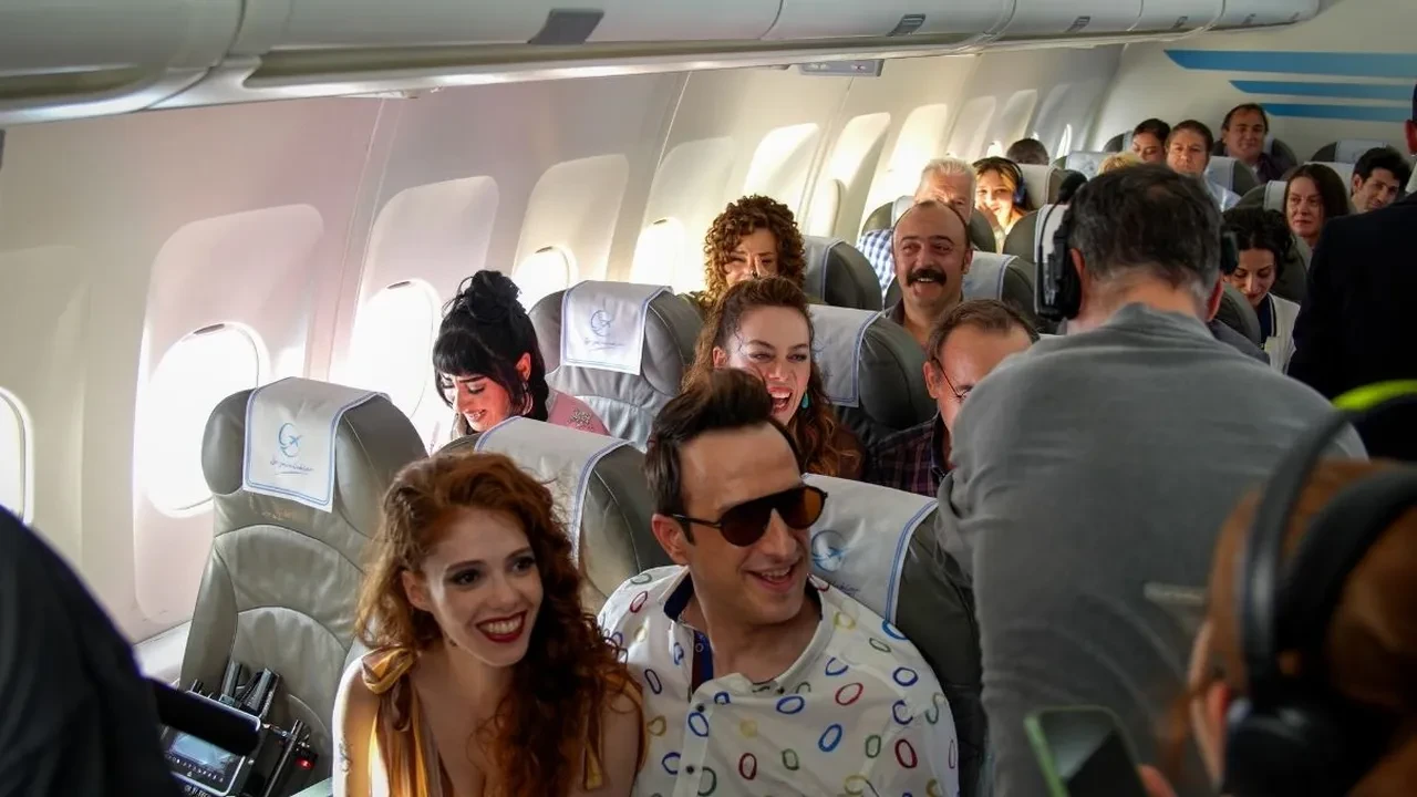 2 Aile Arasında filminin kamera arkası görüntüleri olay oldu! Sette eğlence zirve yaptı