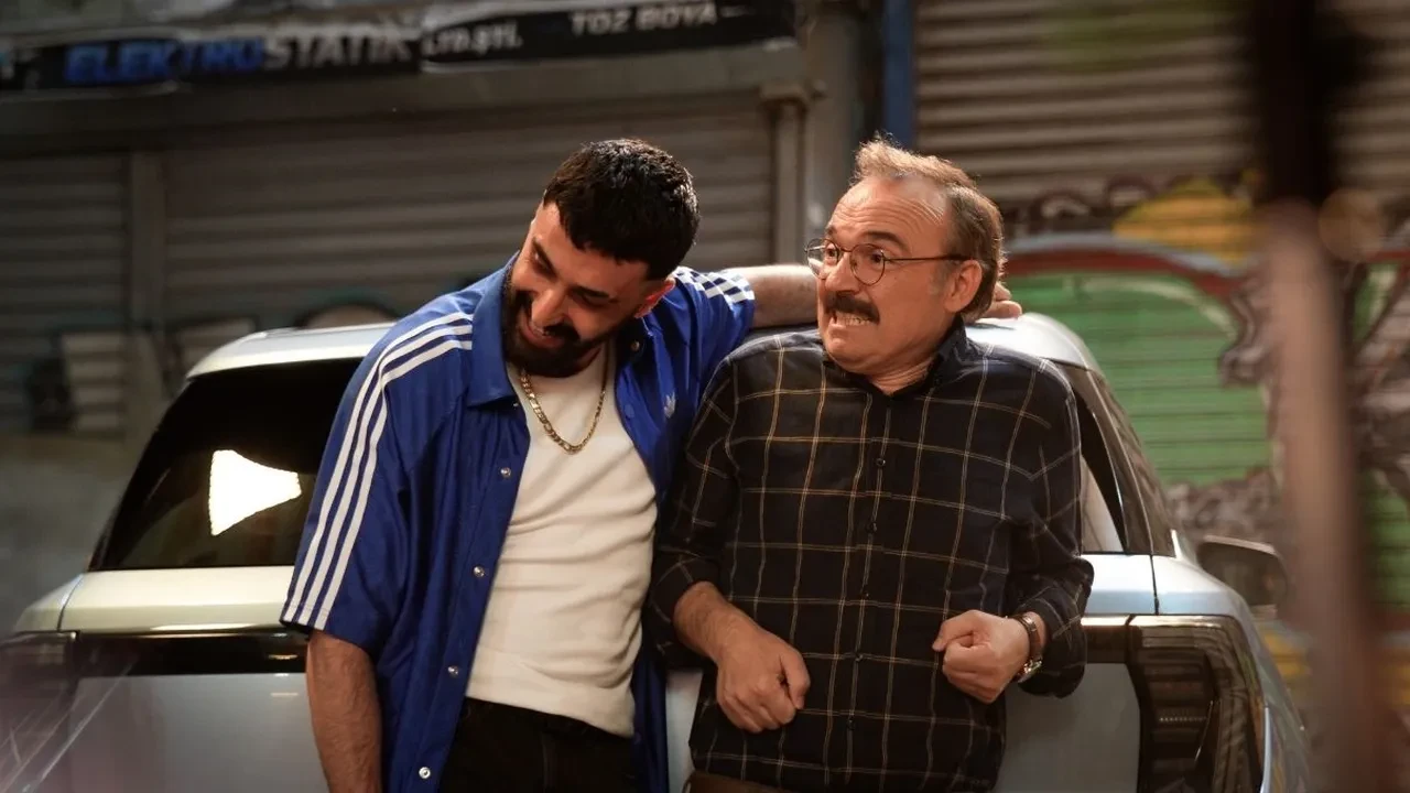 2 Aile Arasında filminin kamera arkası görüntüleri olay oldu! Sette eğlence zirve yaptı