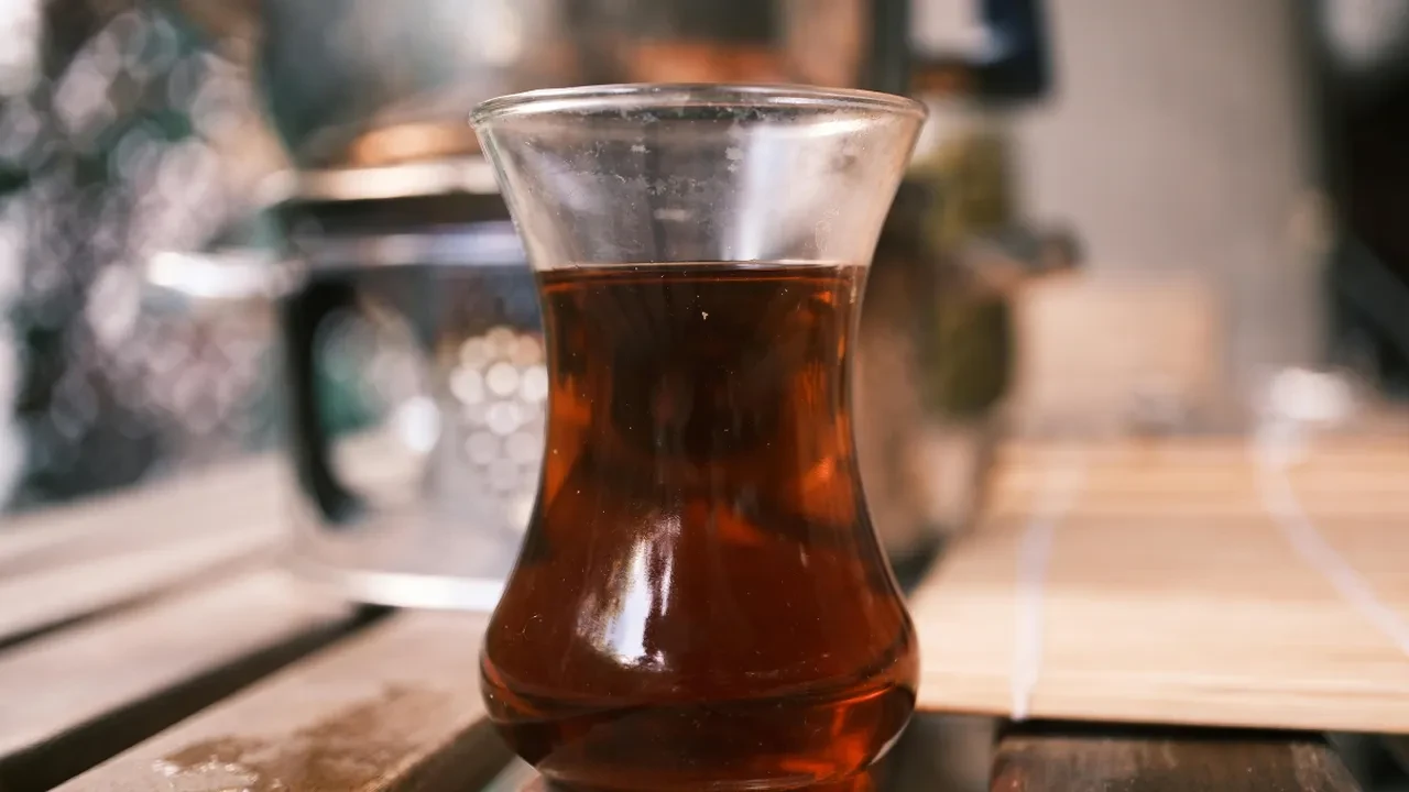 Asırlık çay demleme yöntemini yaptım! Yıllarca bize yanlış öğretmişler