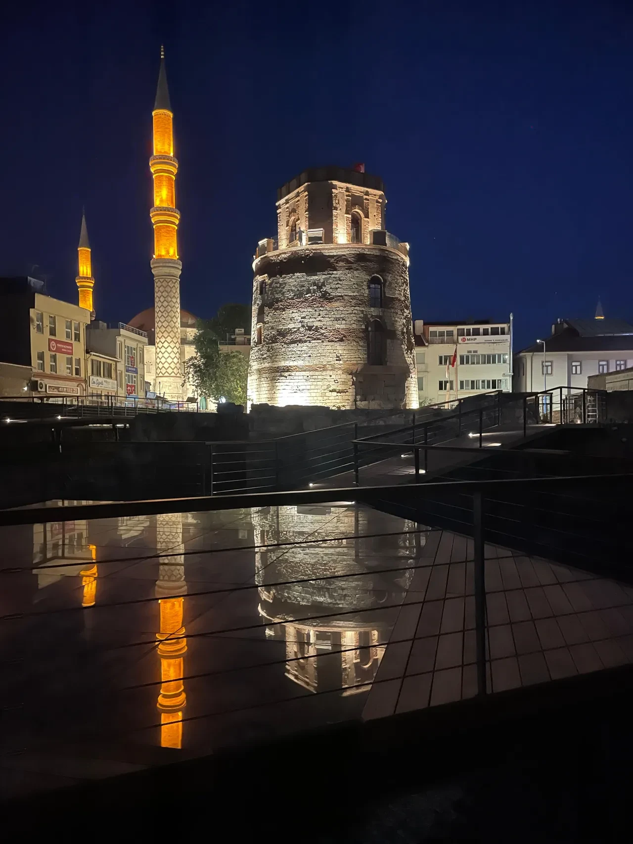 Bakan Ersoy paylaştı! Edirne'nin tarihi saat kulesi yeniden ziyarete açıldı