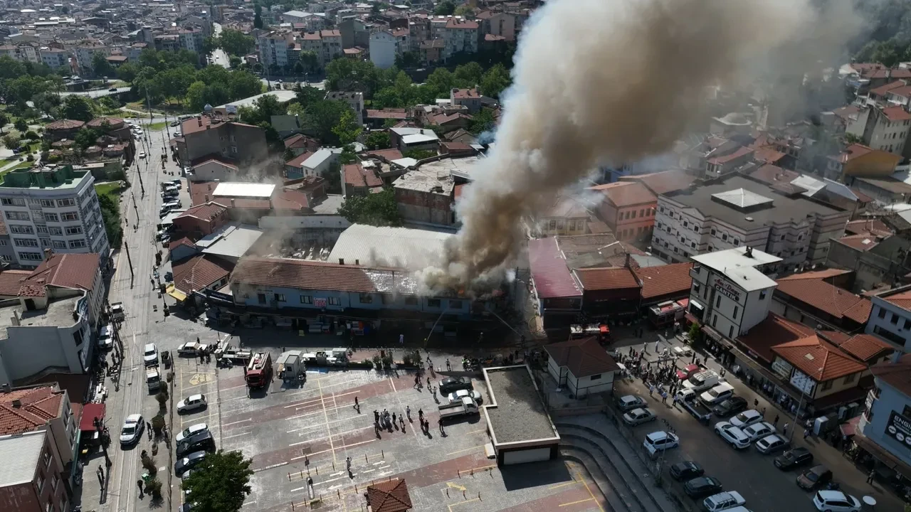 Bursa'da tarihi çarşıda korkutan yangın!