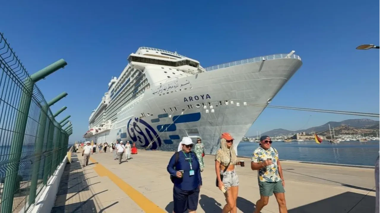 Dev kruvaziyer gemisi yeniden Bodrum’a geldi