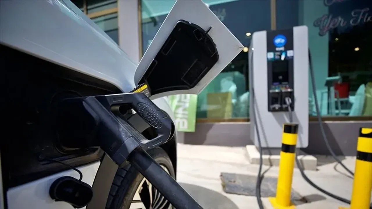 Elektrikli araçla tatile çıkacaklar dikkat! EPDK şarj fiyatlarına müdahale edebilecek