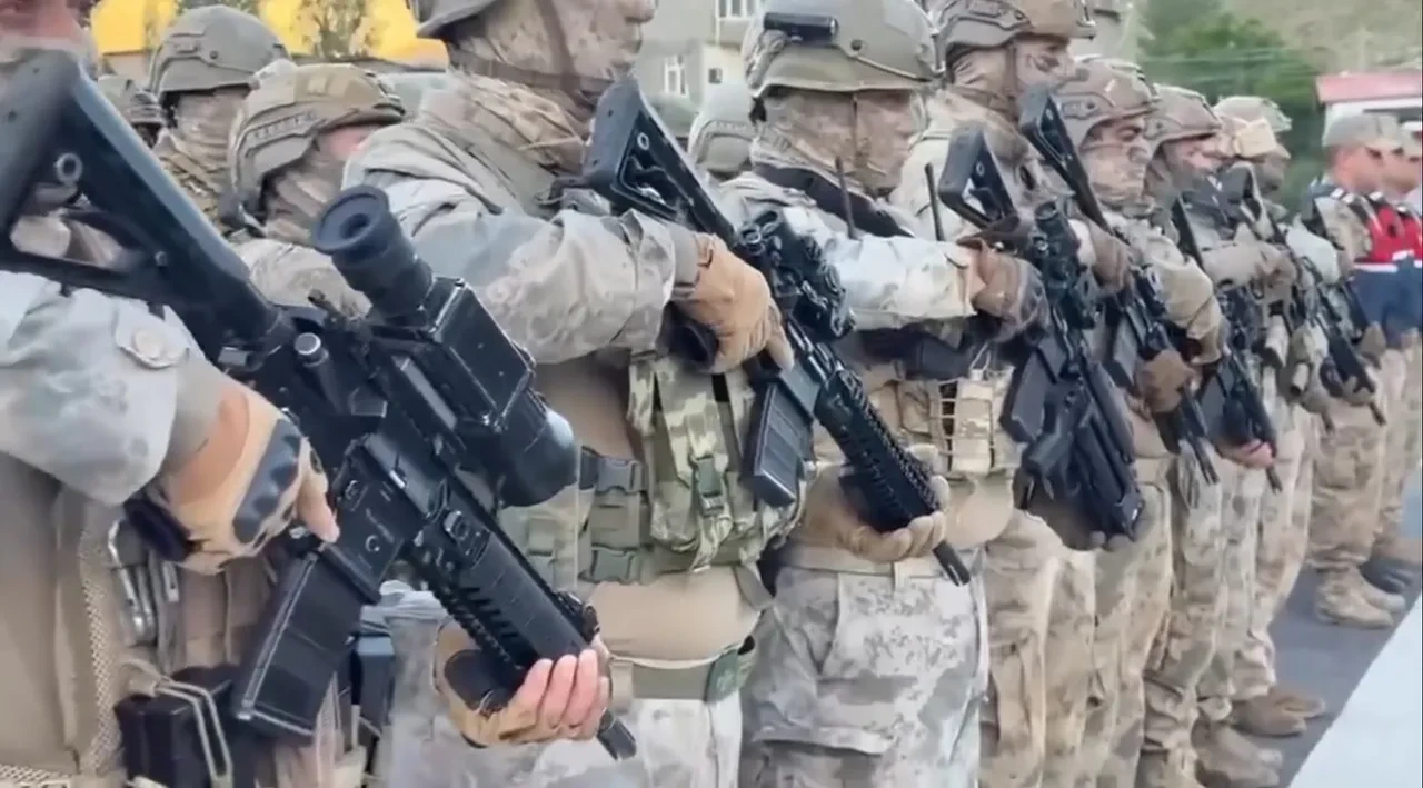 Hakkari'de zehir tacirlerine ağır darbe: Yarım ton ele geçirildi