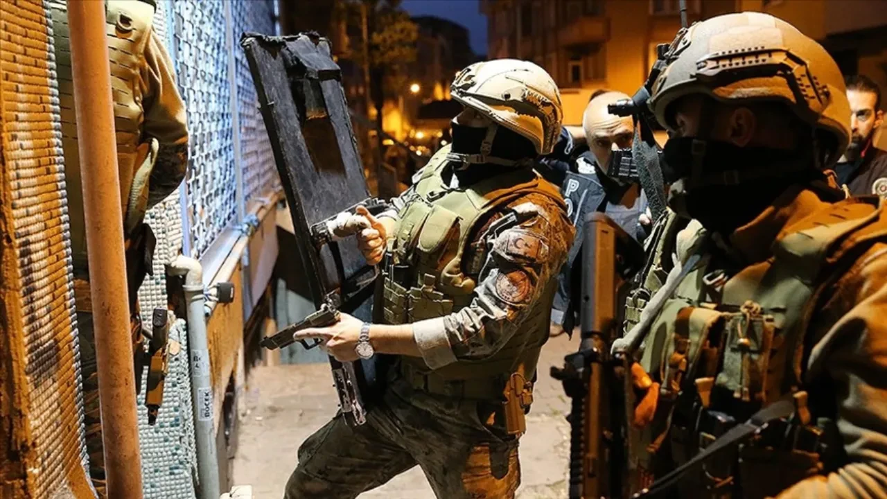 İstanbul'da DEAŞ'a şafak operasyonu: Gözaltılar var