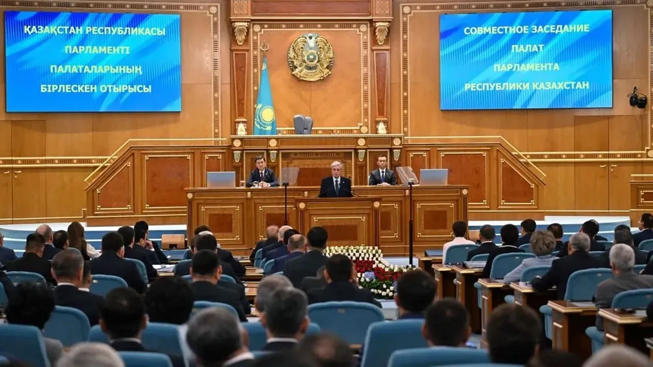 Kazakistan'da parlamentoda son oturum! Artık tek meclisli kurultay olacak