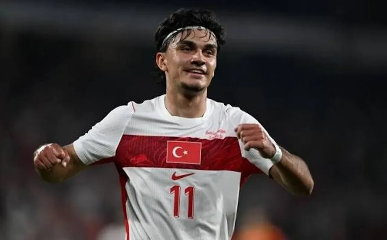 Okan Buruk'un rüyası gerçek oluyor: Can Uzun adım adım Galatasaray'a!