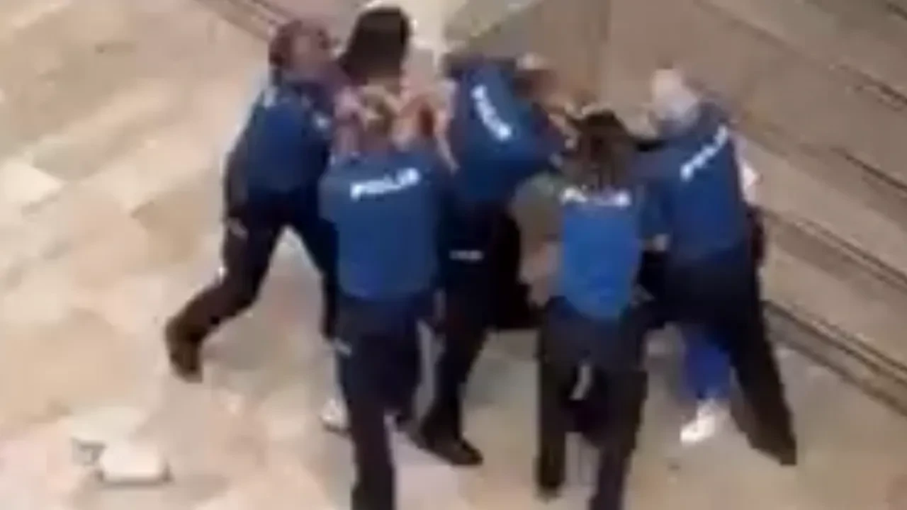 Samsun’da kadınlar adliye önünde birbirine girdi! Kavgayı polisler güçlükle ayırdı