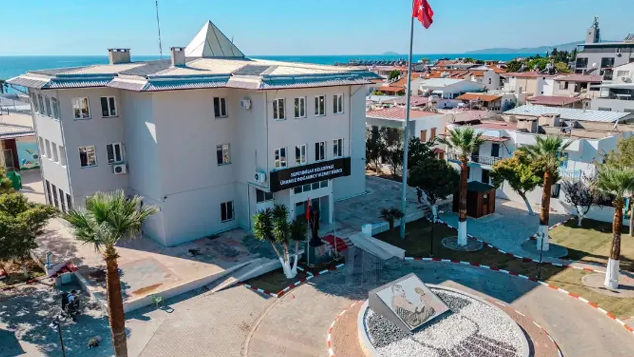 Seferihisar Belediye Başkanı İsmail Yetişkin tutuklandı!