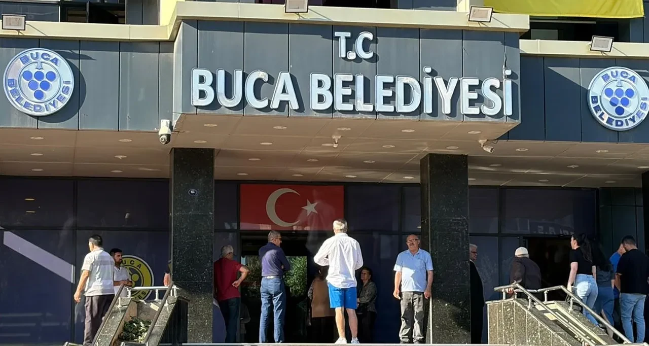 Buca Belediyesi operasyonunda şoke eden detay! Memurun 13 yarış atı çıktı