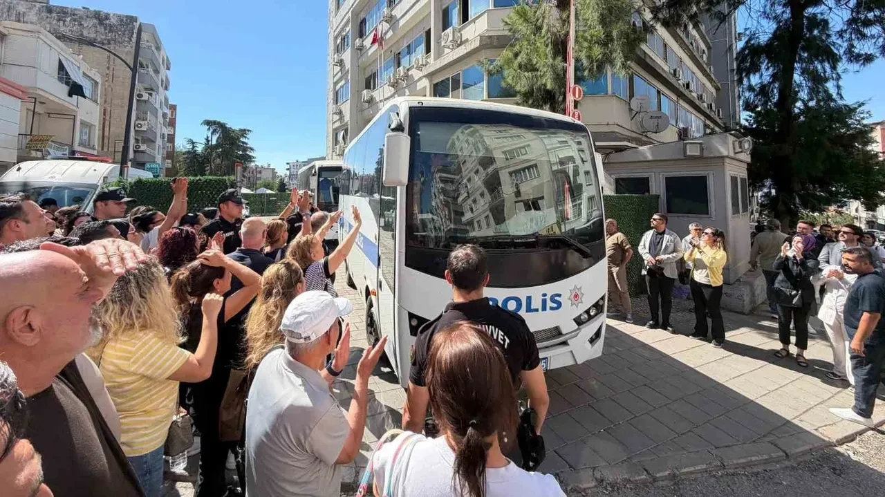 Buca Belediyesi operasyonunda şoke eden detay! Memurun 13 yarış atı çıktı