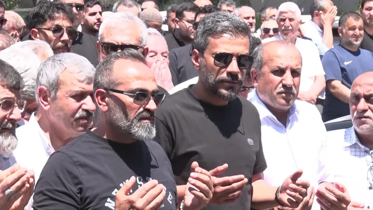 Can Polat’ın cenazesinde büyük acı! Ailesi sinir krizi geçirdi, gözyaşları sel oldu