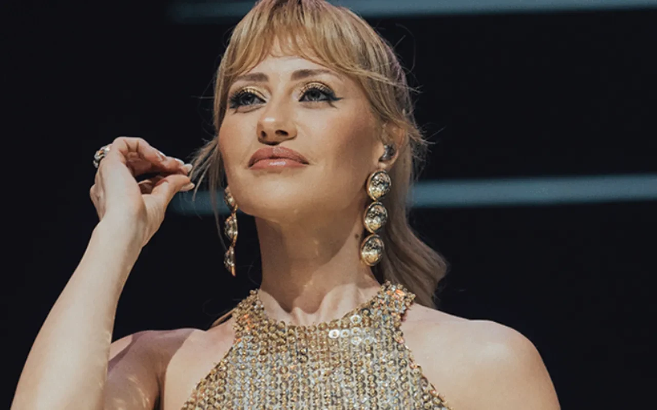 Derya Uluğ ile sevgilisi Asil Gök'ten mutlu haber! Ünlü çiftin 10 yıllık aşkı evlilikle taçlanıyor