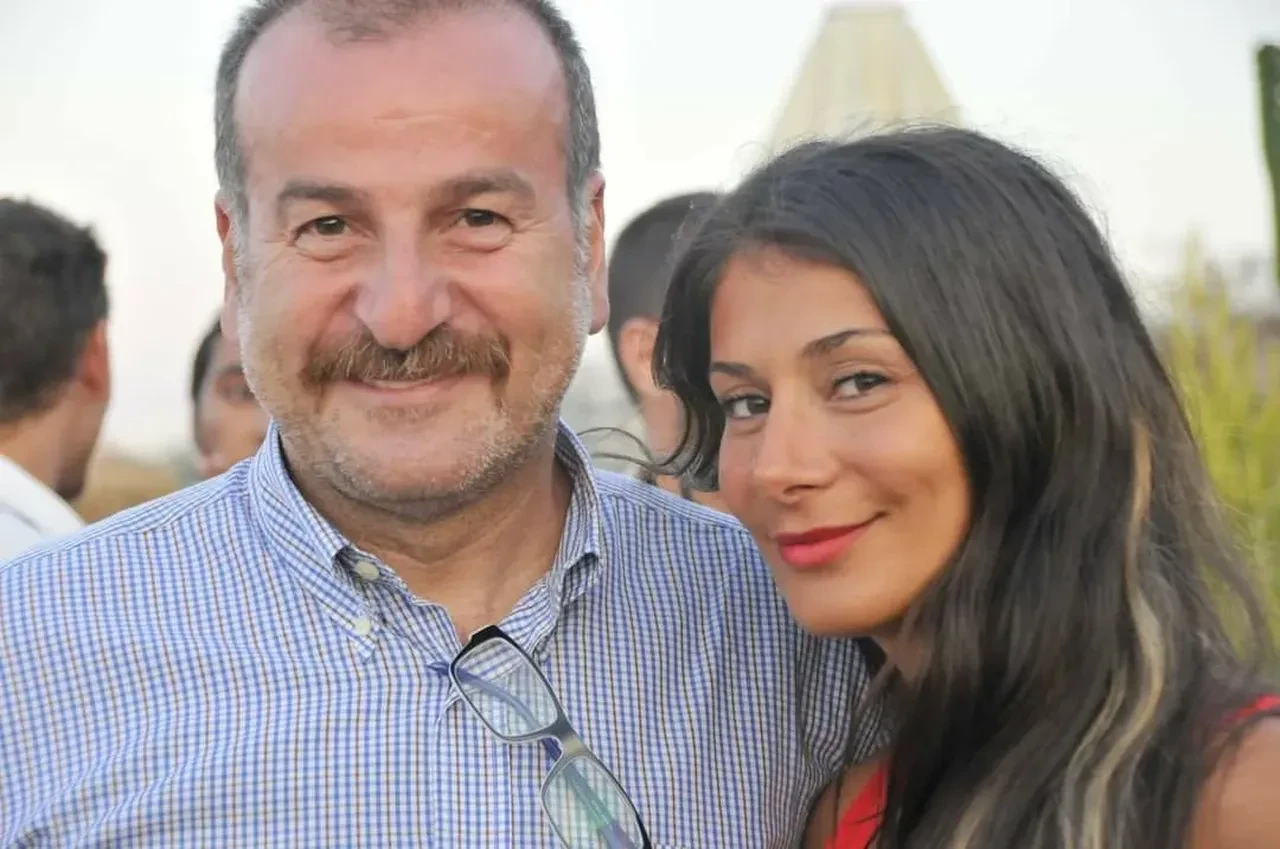 Gazeteci Burhan Akdağ'a saldırı! O anlarda yanında kızı Aslıhan Akdağ vardı