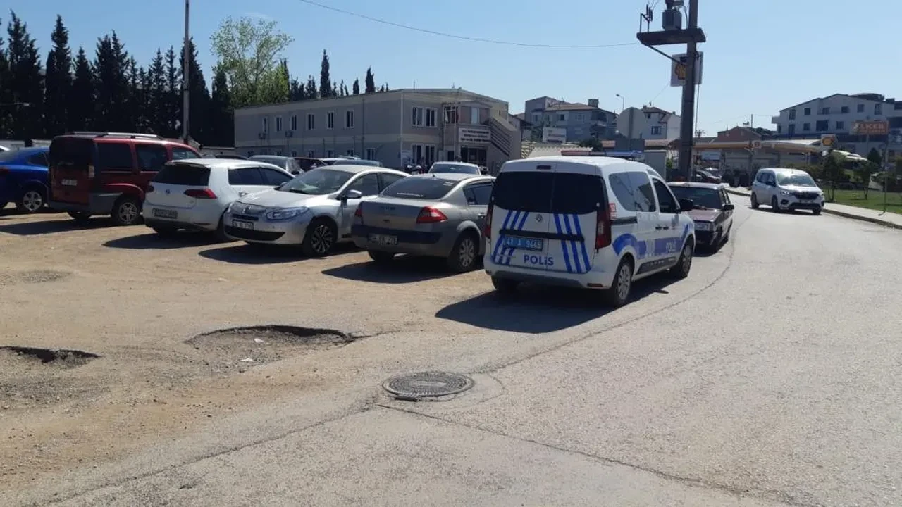 Hastane önünde dehşet! Kavga ettiği kadını bıçakladı