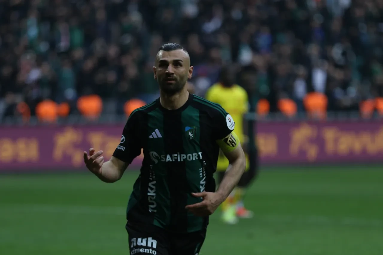 Kocaelispor resmen açıkladı: Serdar Dursun ile yollar ayrıldı!