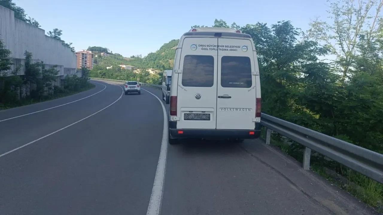 Ordu'da dolmuş şoförü kalp krizi geçirirken yolcuların canını kurtardı, hastanede hayatını kaybetti