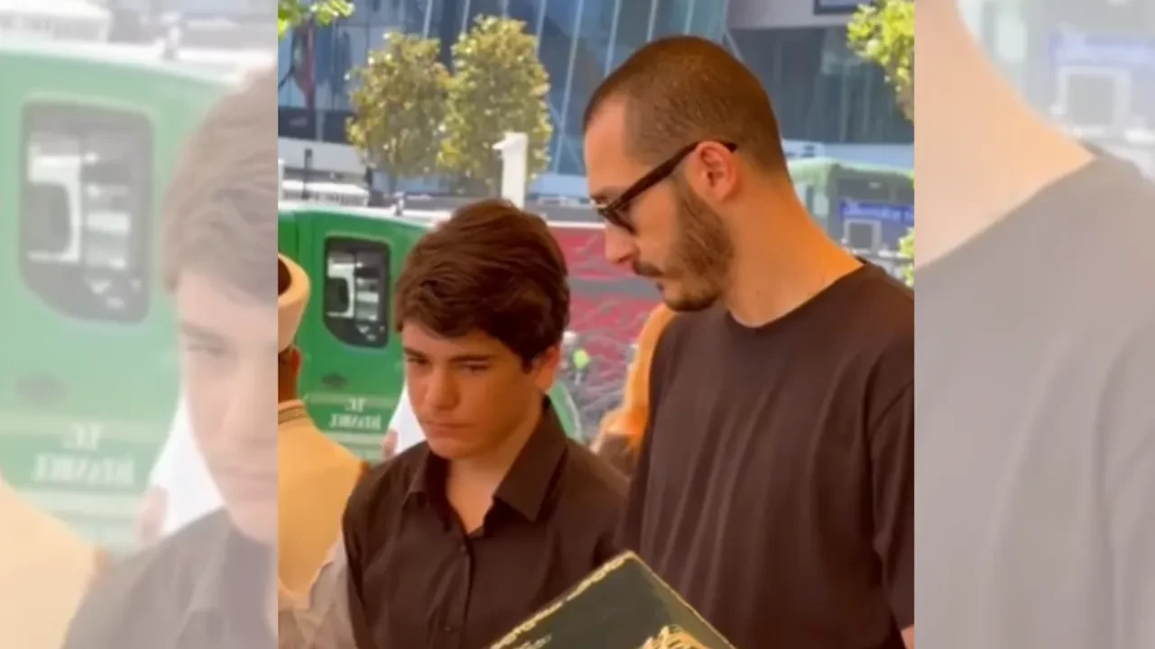 Reha Muhtar son yolculuğuna uğurlandı! Çocukları Poyraz ve Ayşe Nazlı babalarına son görevini yerine getirdi