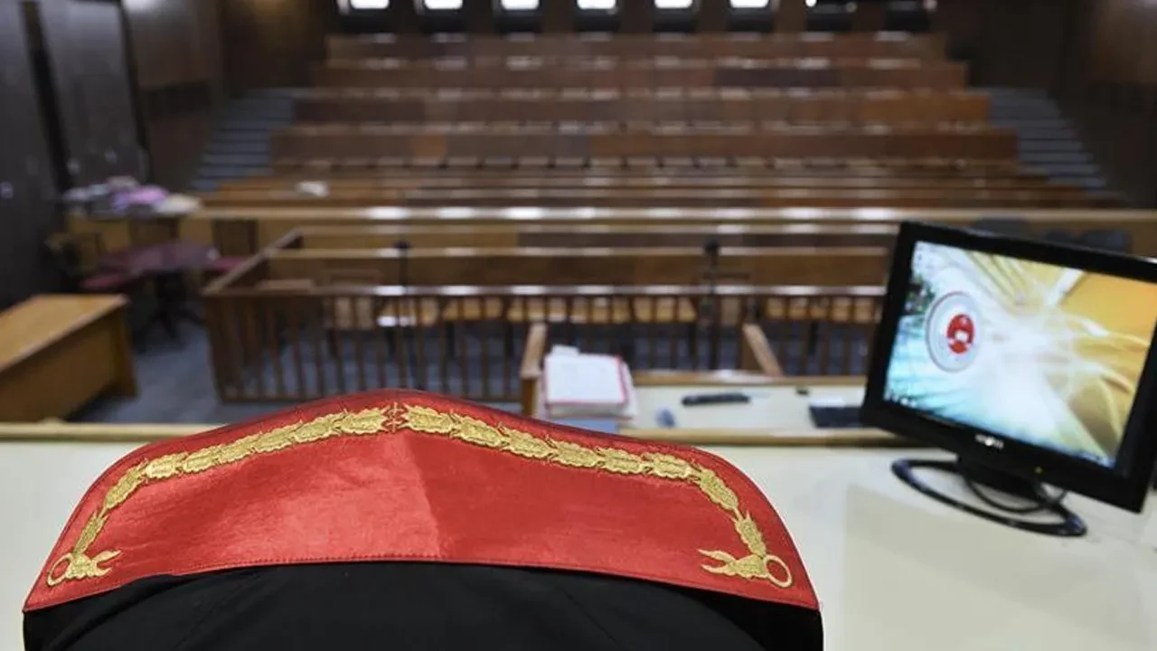 Ankara Adliyesinde UYAP'a girerek FETÖ dosyalarını kapatan zabıt katibinin cezası belli oldu