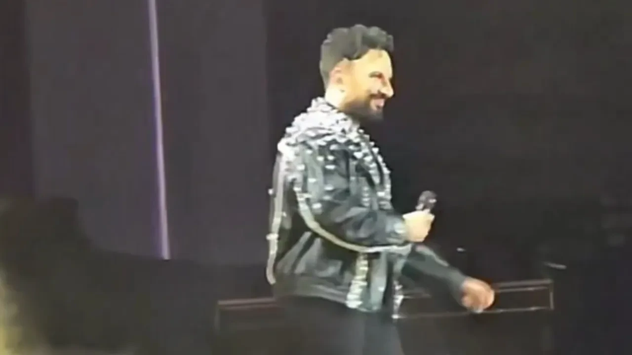 Ankara'da Tarkan rüzgarı: Halk konserinde hayranlarını coşturdu