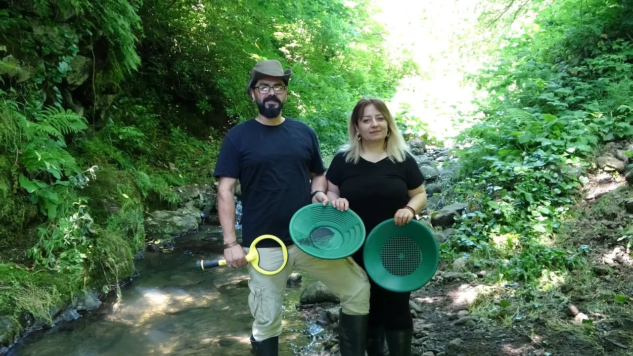 Derelerde altın arayışı başladı! 36 gram bulan bile var: Ekip kurup doğaya akın ediyorlar 