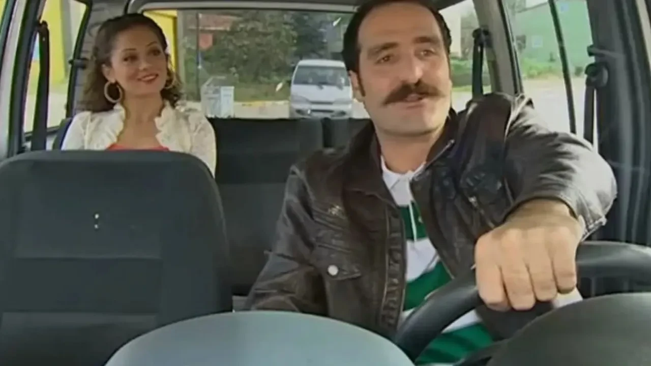 Dikkatli izleyiciler yakaladı! Akasya Durağı'ndaki çekim hatası yıllar sonra gündem oldu