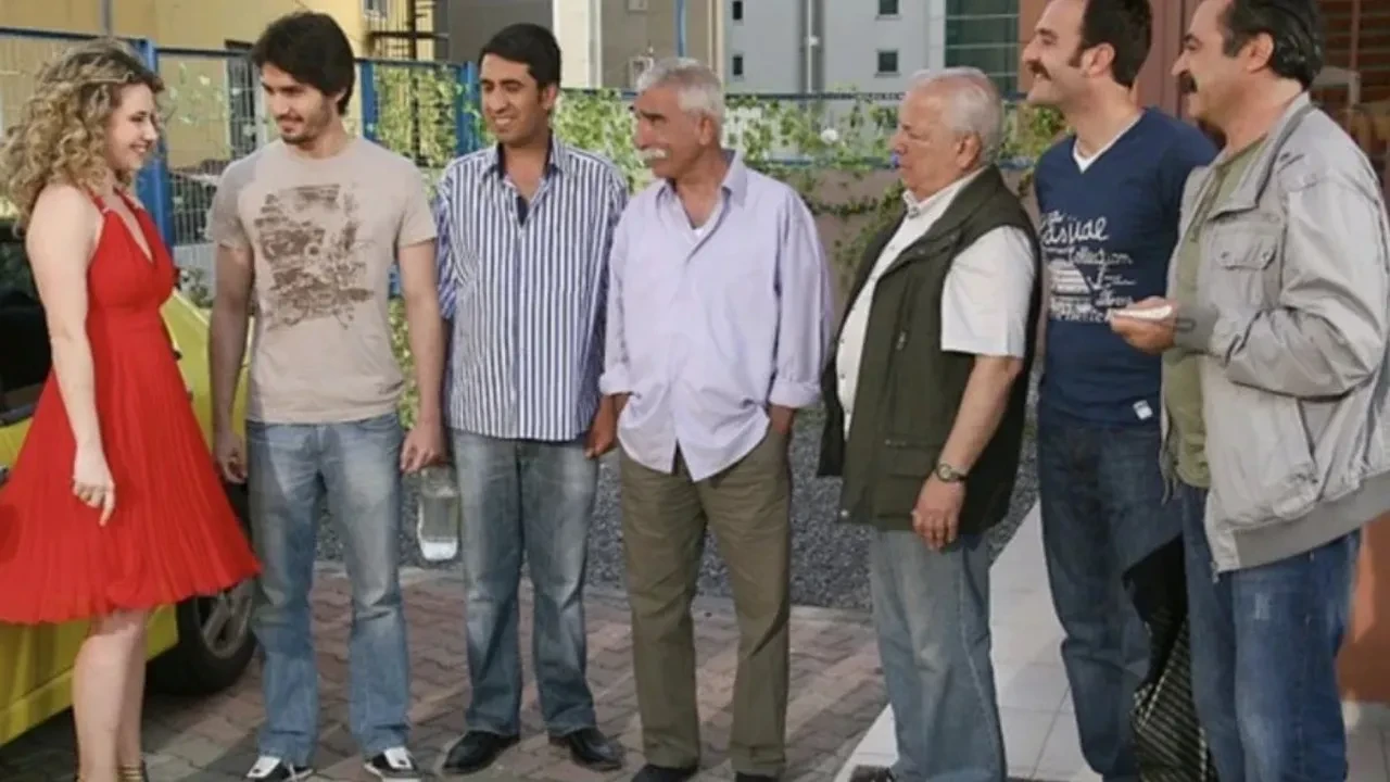 Dikkatli izleyiciler yakaladı! Akasya Durağı'ndaki çekim hatası yıllar sonra gündem oldu