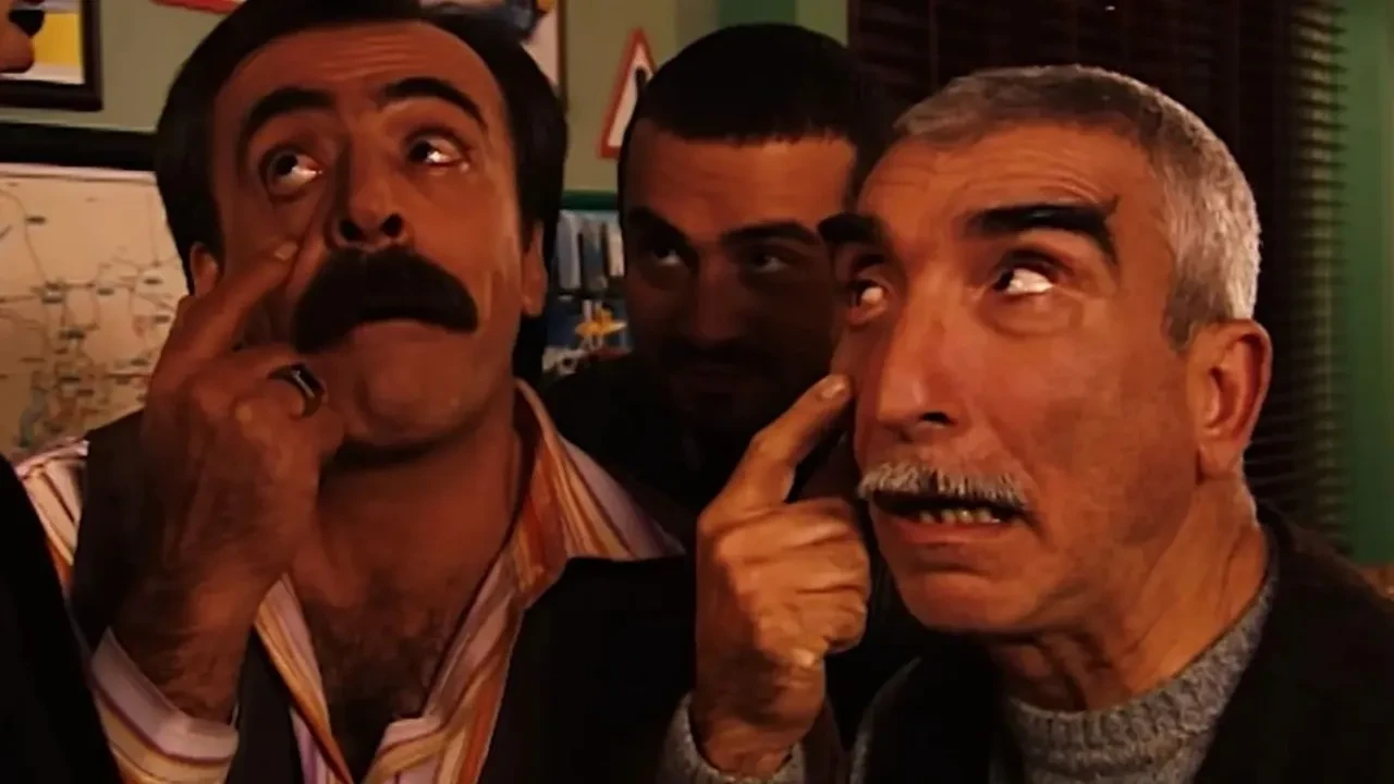 Dikkatli izleyiciler yakaladı! Akasya Durağı'ndaki çekim hatası yıllar sonra gündem oldu