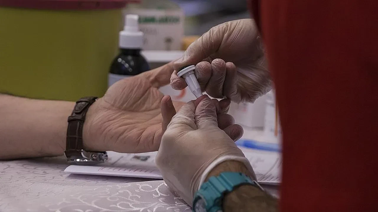 Dünyaca ünlü nörologlar tartışmaya son noktayı koydu: Kan grubunuz gizli felç riskinizi doğrudan ele veriyor!