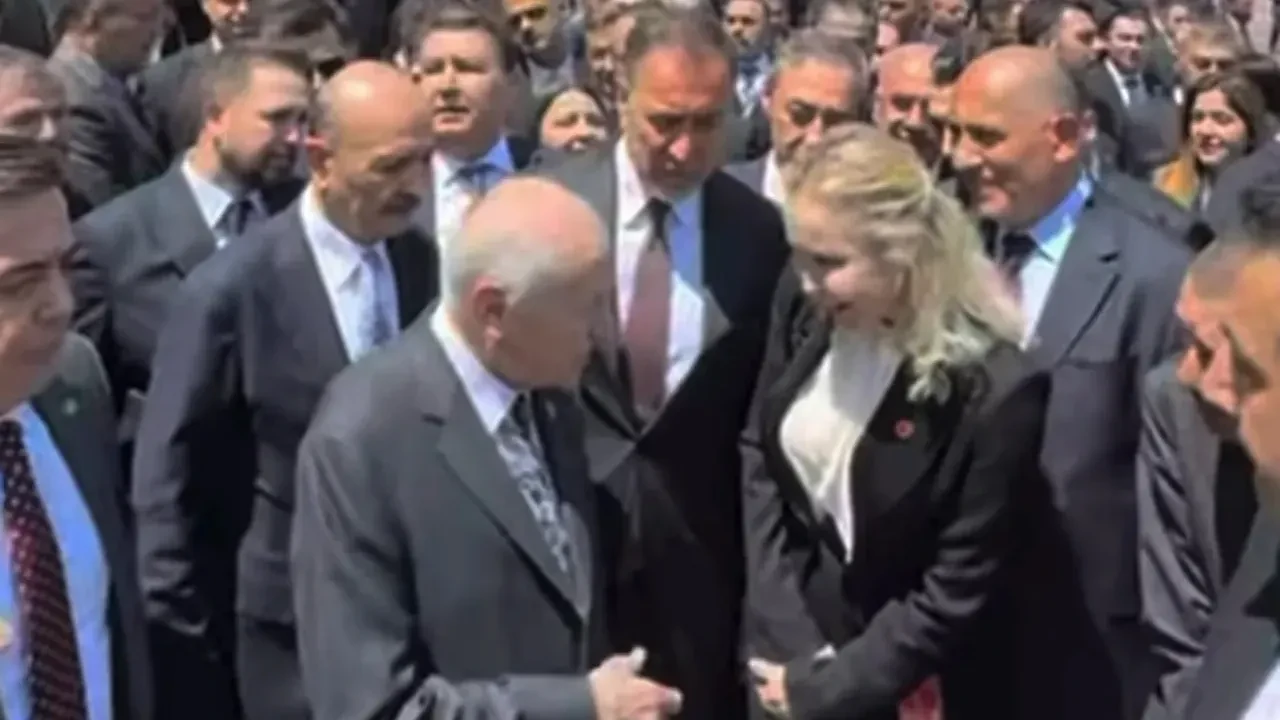 İbrahim Tatlıses'in eski eşi Ayşegül Yıldız siyasete atıldı