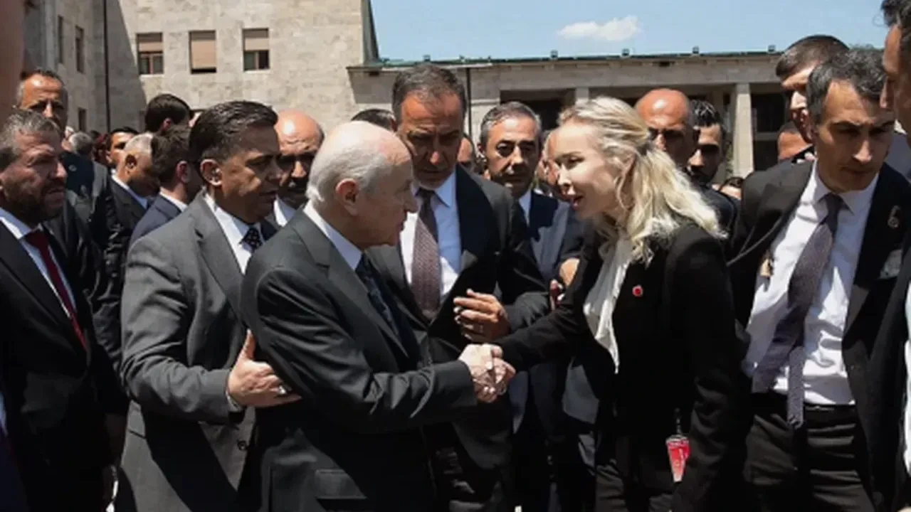 İbrahim Tatlıses'in eski eşi Ayşegül Yıldız siyasete atıldı
