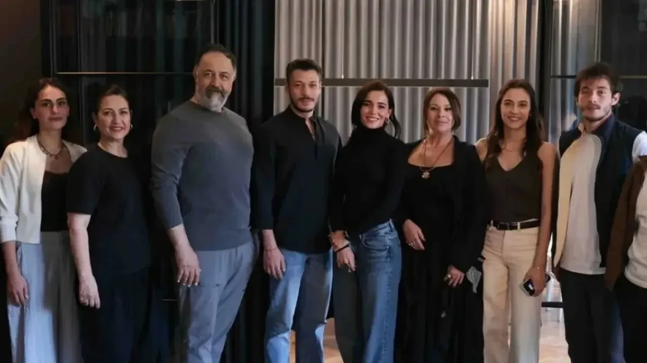 Mercan Köşk dizisinin afiş çekimi tamamlandı! Set için geri sayım başladı