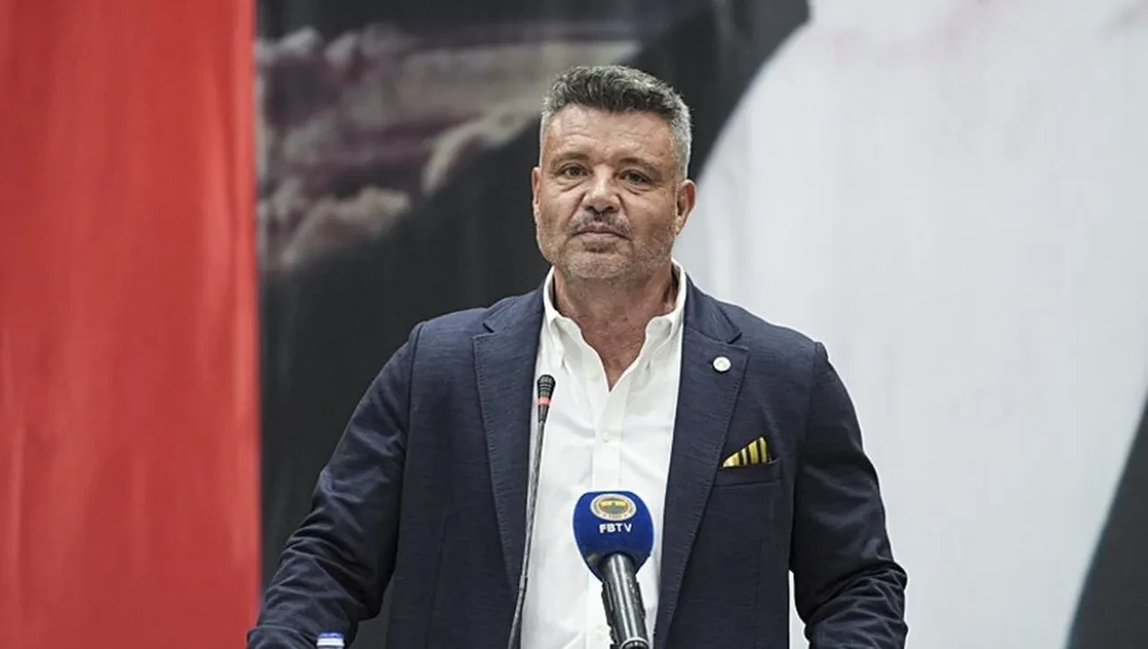 Fenerbahçe kongresinde kavga: Aziz Yıldırım ortamdan güçlükle ayrıldı!