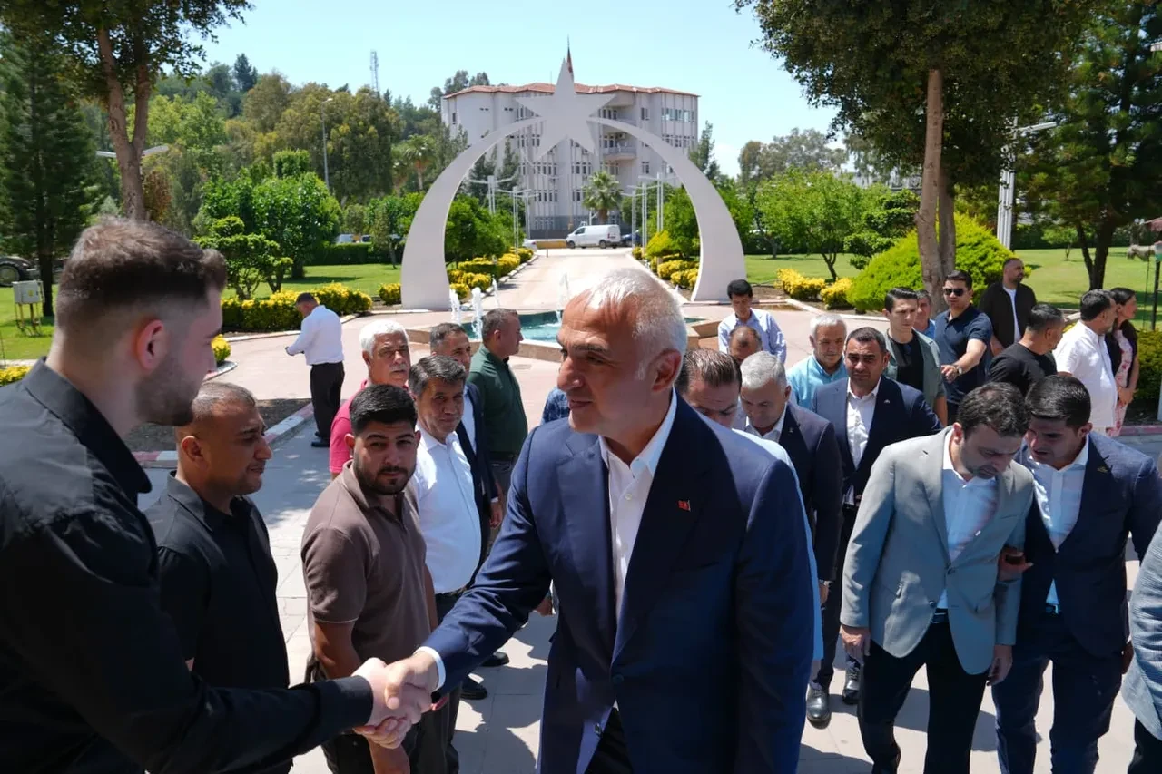 Bakan Ersoy’dan genç çifte sürpriz! Nikâh şahidi oldu