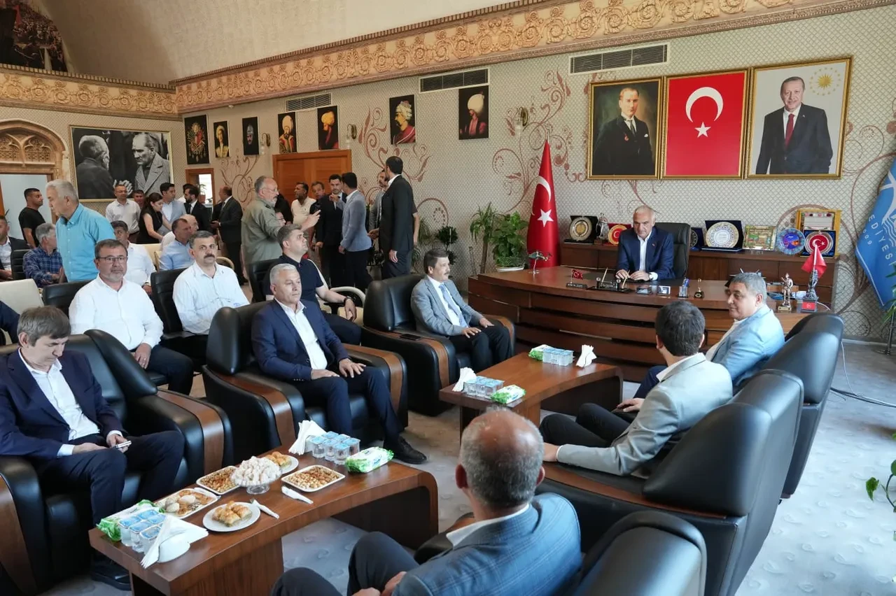 Bakan Ersoy’dan genç çifte sürpriz! Nikâh şahidi oldu