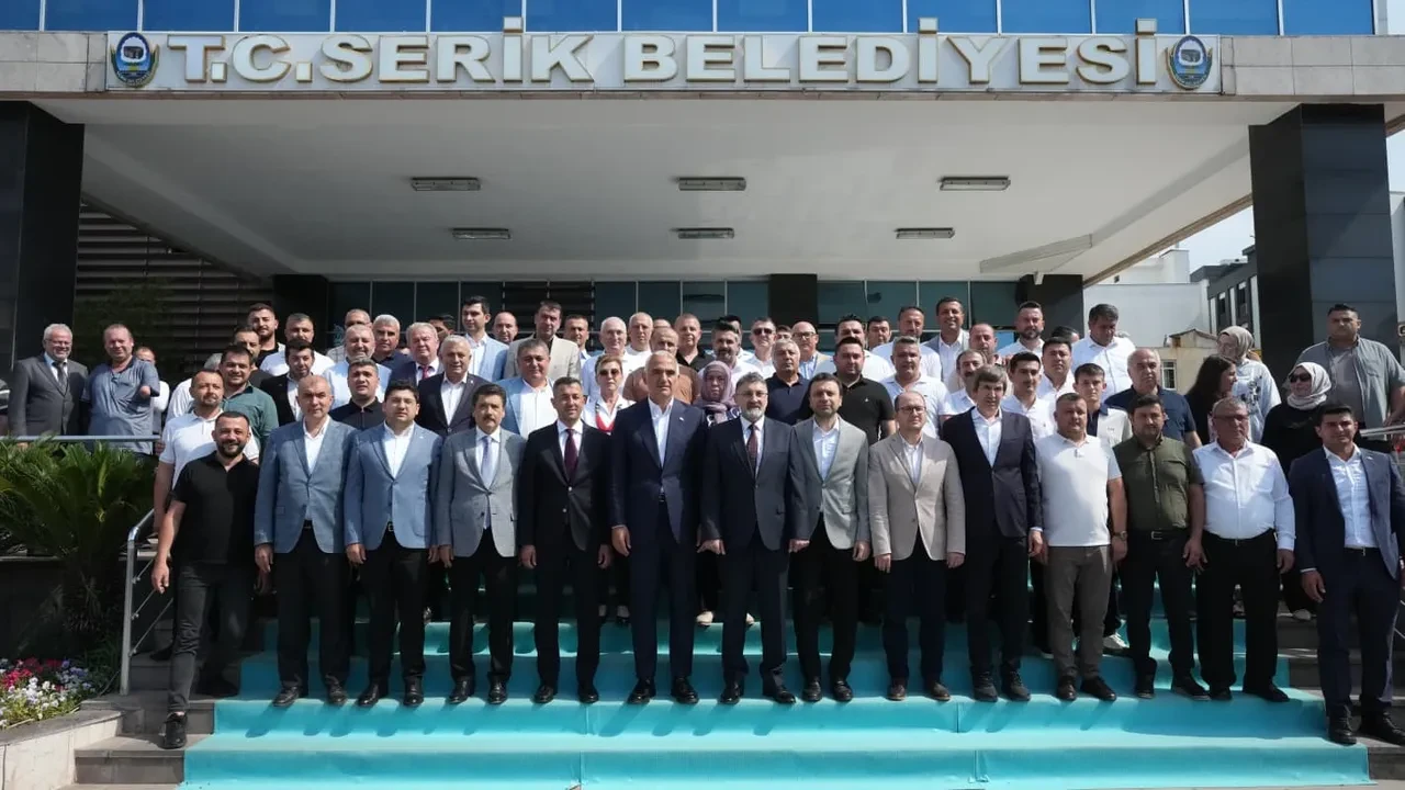 Bakan Ersoy’dan genç çifte sürpriz! Nikâh şahidi oldu