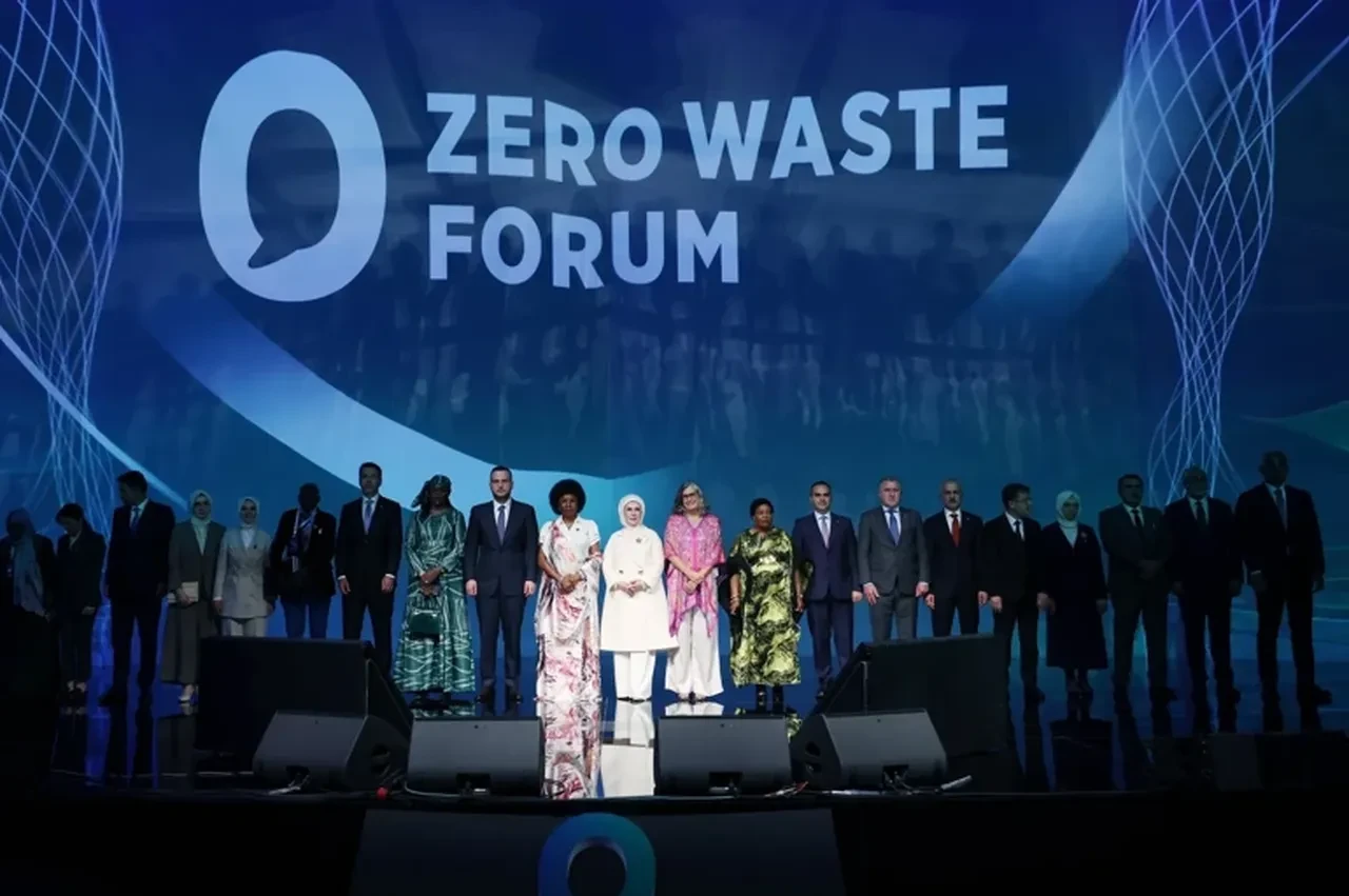 Emine Erdoğan'dan sıfır atık açıklaması: “Her gün 2 bin çöp kamyonuna eş değer plastik…”