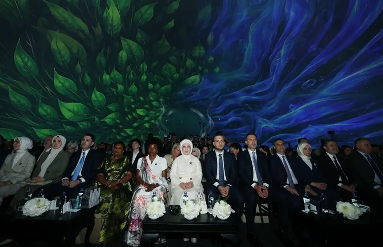 Emine Erdoğan'dan sıfır atık açıklaması: “Her gün 2 bin çöp kamyonuna eş değer plastik…”