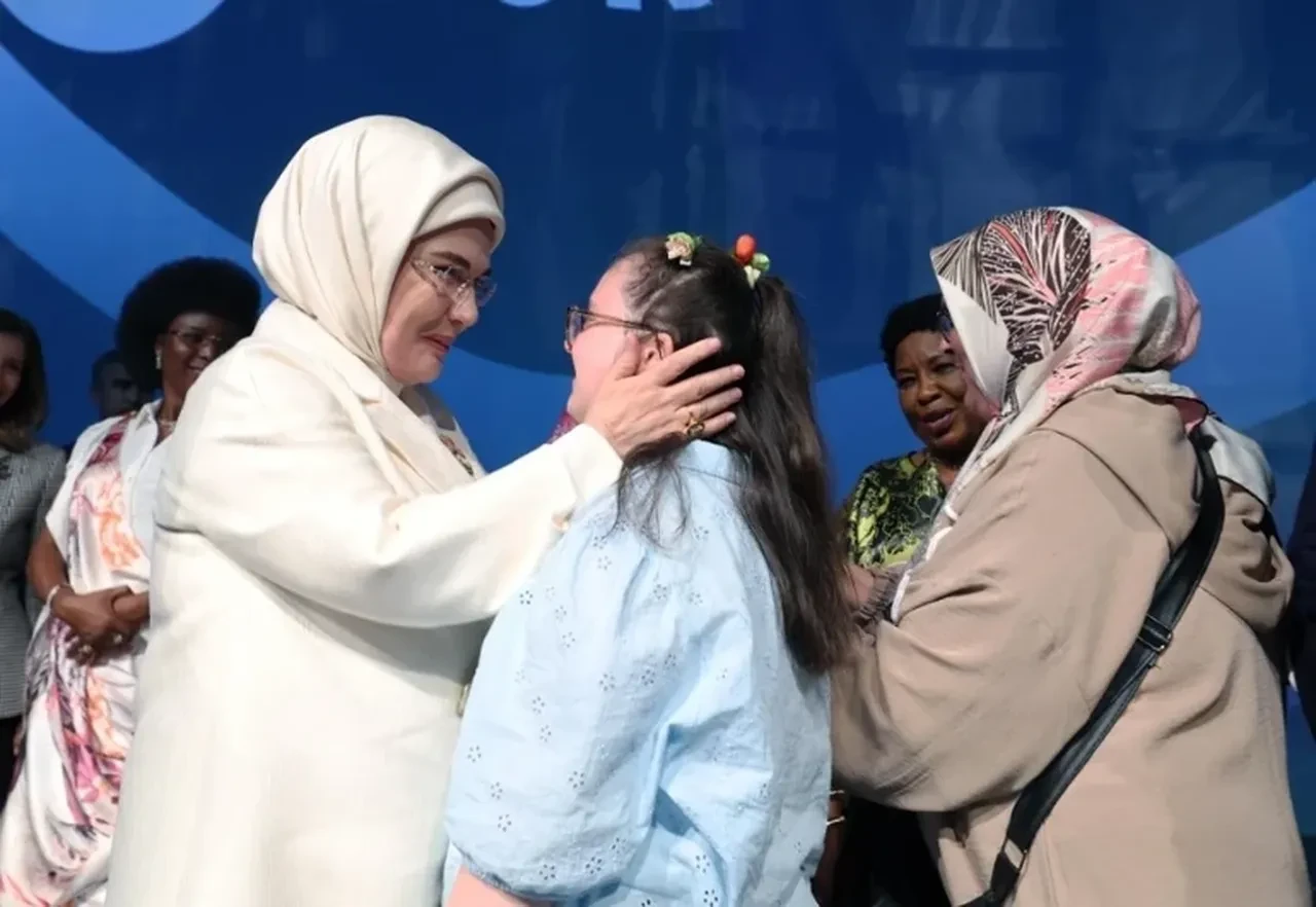 Emine Erdoğan'dan sıfır atık açıklaması: “Her gün 2 bin çöp kamyonuna eş değer plastik…”