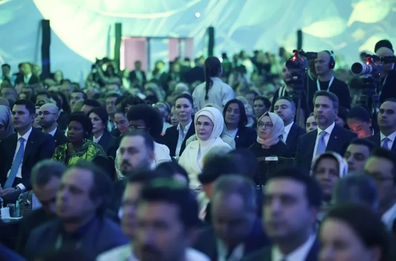 Emine Erdoğan'dan sıfır atık açıklaması: “Her gün 2 bin çöp kamyonuna eş değer plastik…”