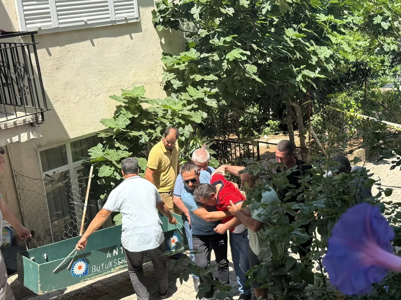 Evinin bahçesinde ölü bulundu! Antalya'da acı olay