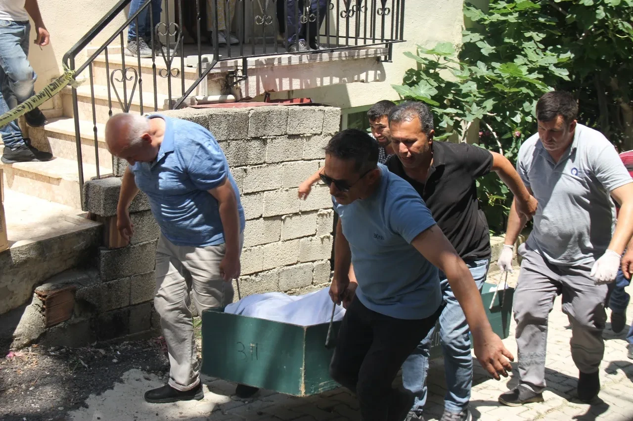Evinin bahçesinde ölü bulundu! Antalya'da acı olay