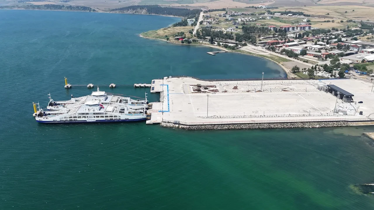 İstanbul-Çanakkale arası 2 saate düşecek! Bakan Uraloğlu müjdeyi verdi